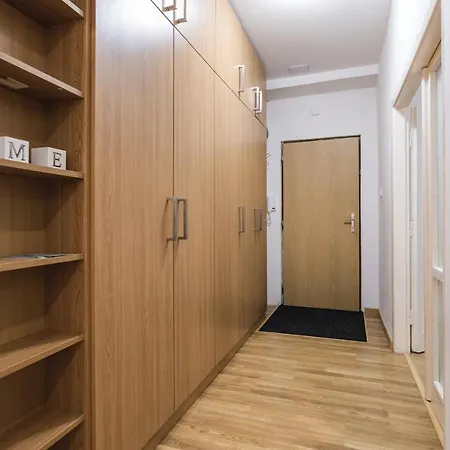 Flexihome Sk - Zborovska - Garage Parking With Electricity - 2 Bedrooms Kassa