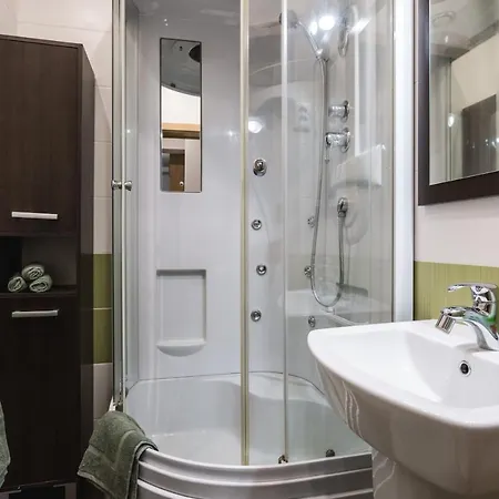Flexihome Sk - Zborovska - Garage Parking With Electricity - 2 Bedrooms * Košice