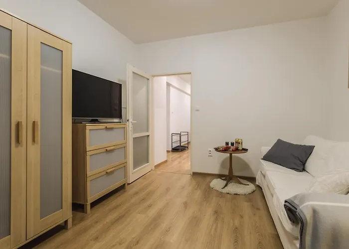 Flexihome Sk - Zborovska - Garage Parking With Electricity - 2 Bedrooms Apartman Kassa