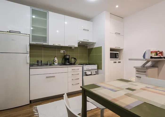 Flexihome Sk - Zborovska - Garage Parking With Electricity - 2 Bedrooms